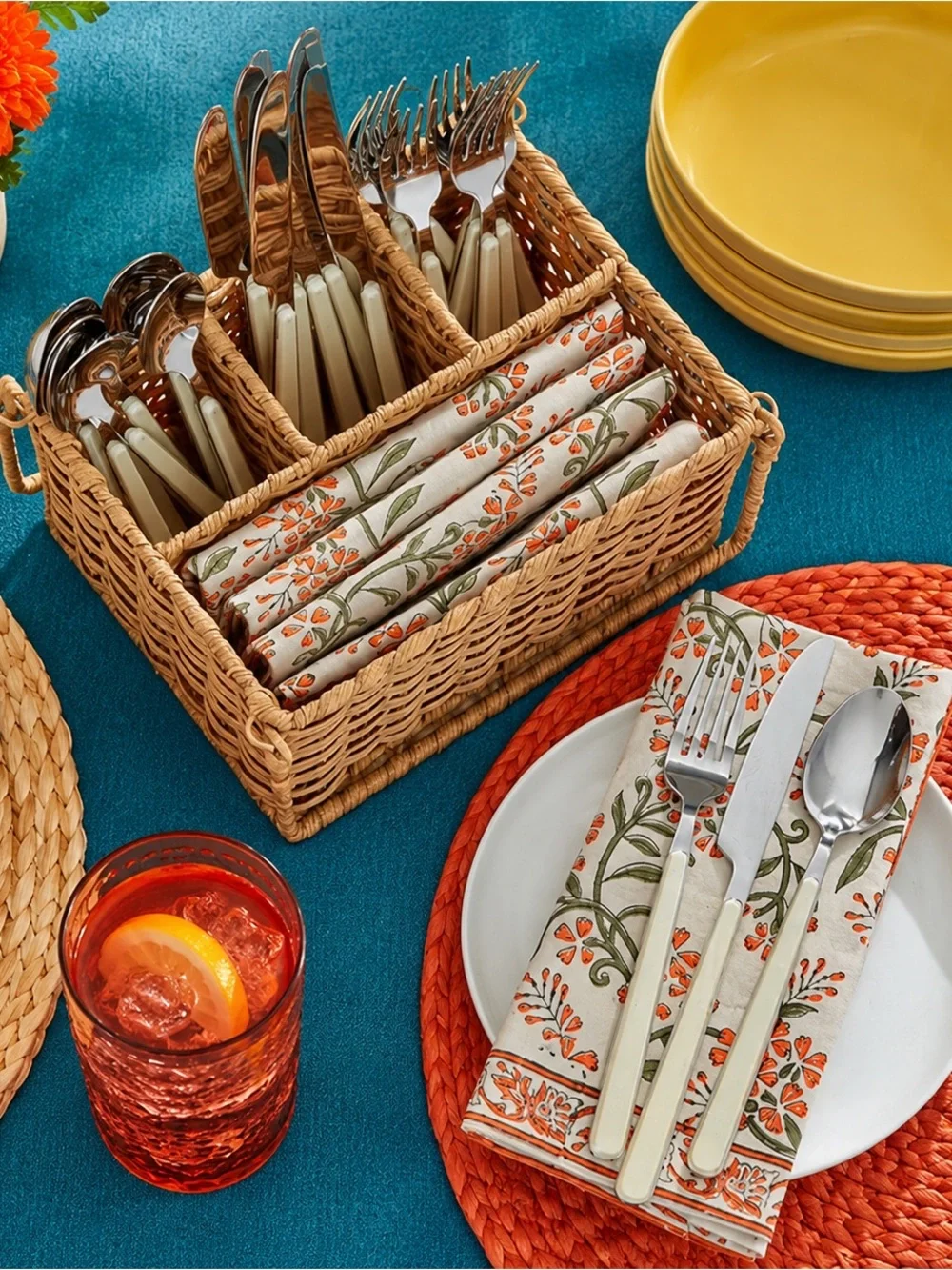 Oneida 24 Piece Flatware Set Service for 8 Woven Caddy Beige